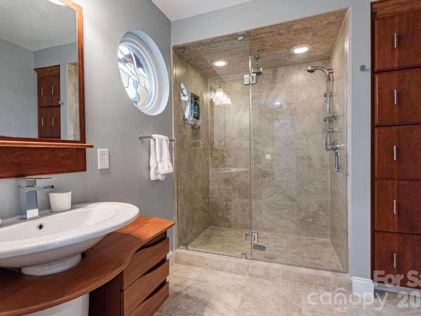 1101 Belgrave Place, Charlotte, NC 28203.  MLS# CAR4408102, YatesRealty ID 42373. 