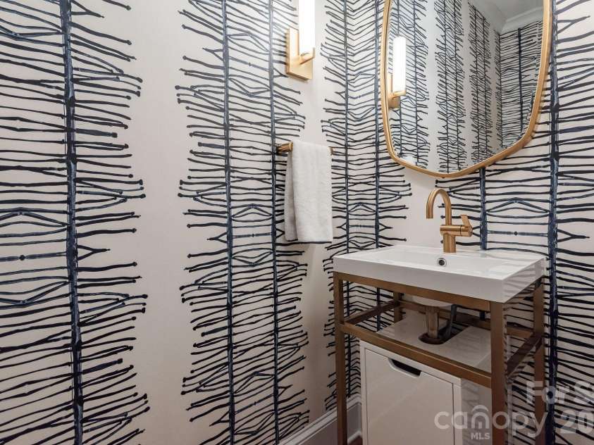 1101 Belgrave Place, Charlotte, NC 28203.  MLS# CAR4408102, YatesRealty ID 42373. 