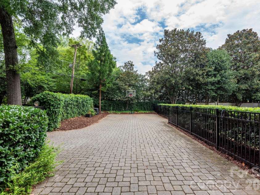 1101 Belgrave Place, Charlotte, NC 28203.  MLS# CAR4408102, YatesRealty ID 42373. 