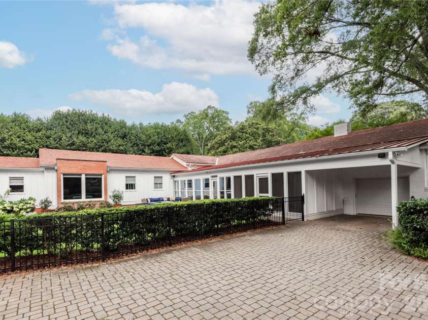 1101 Belgrave Place, Charlotte, NC 28203.  MLS# CAR4408102, YatesRealty ID 42373. 