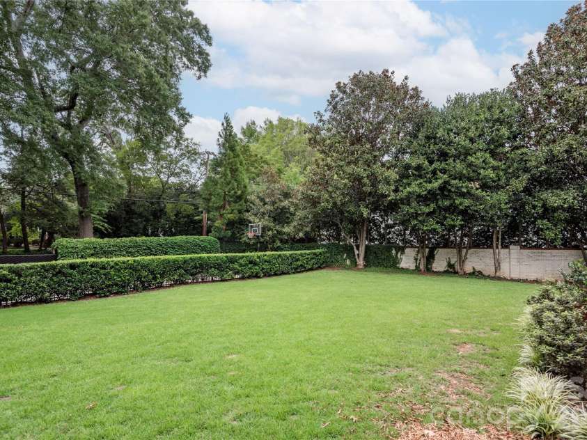 1101 Belgrave Place, Charlotte, NC 28203.  MLS# CAR4408102, YatesRealty ID 42373. 