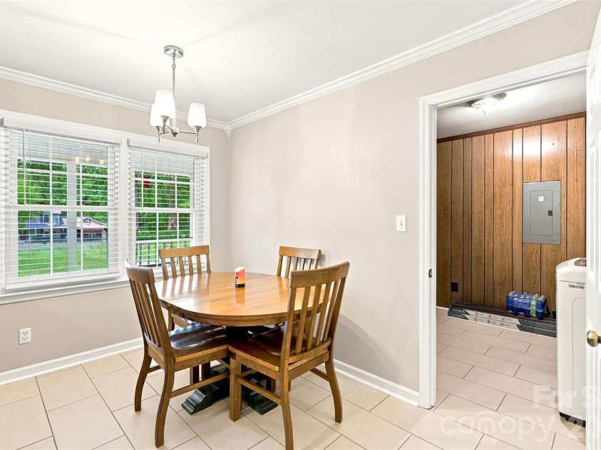 113 Sawtooth Lane, Stanley, NC 28164.  MLS# CAR4410991, YatesRealty ID 42374. Breakfast nook just off the mudroom