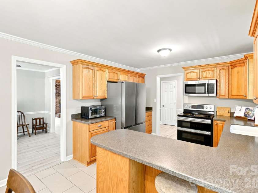 113 Sawtooth Lane, Stanley, NC 28164.  MLS# CAR4410991, YatesRealty ID 42374. Opens to flex space