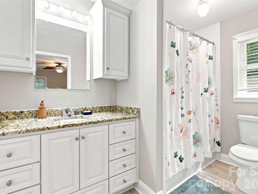 113 Sawtooth Lane, Stanley, NC 28164.  MLS# CAR4410991, YatesRealty ID 42374. Primary bath