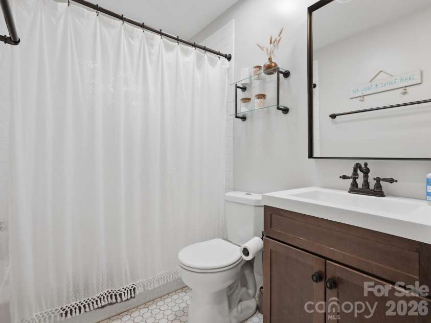 6238 Rosecrest Drive, Charlotte, NC 28210.  MLS# CAR4411397, YatesRealty ID 42375. Updated Bathroom