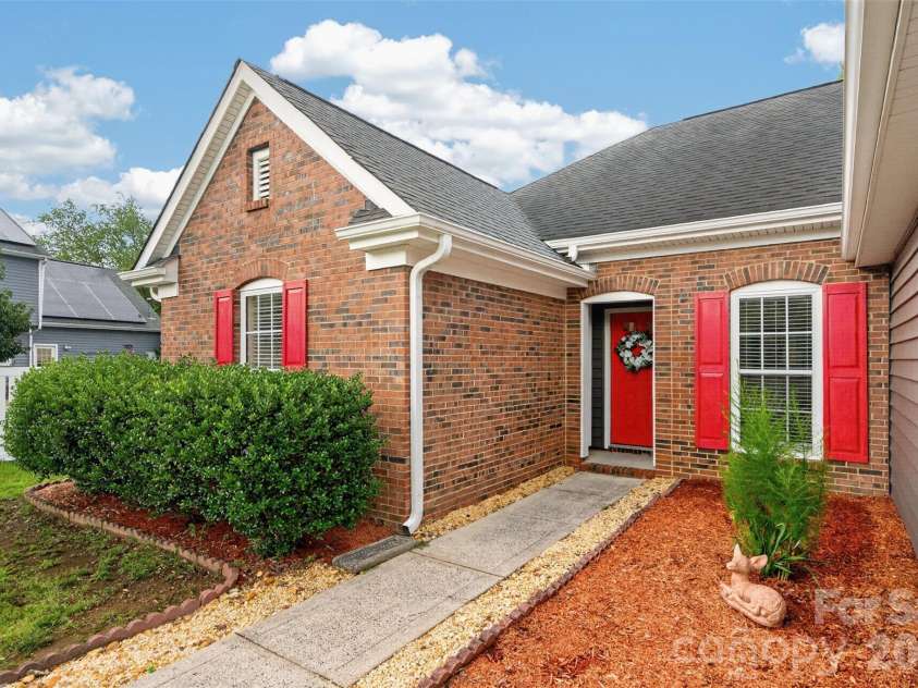 8424 Hirsch Drive, Charlotte, NC 28277.  MLS# CAR4411404, YatesRealty ID 42376. 