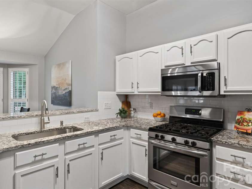 8424 Hirsch Drive, Charlotte, NC 28277.  MLS# CAR4411404, YatesRealty ID 42376. 