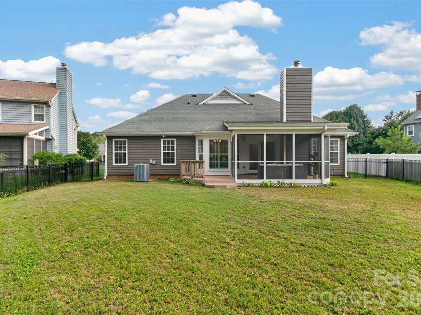 8424 Hirsch Drive, Charlotte, NC 28277.  MLS# CAR4411404, YatesRealty ID 42376. 