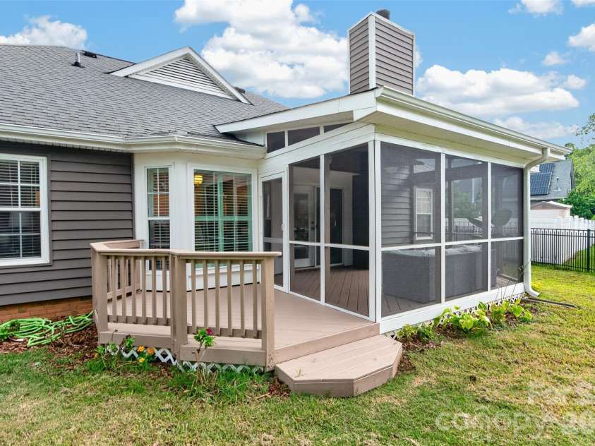 8424 Hirsch Drive, Charlotte, NC 28277.  MLS# CAR4411404, YatesRealty ID 42376. 