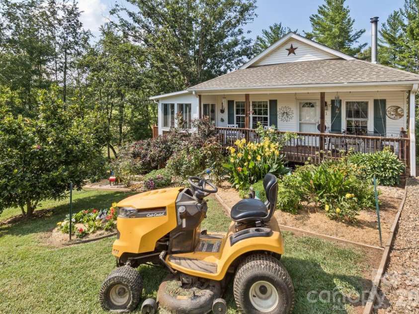 11 Dusty Lane, Leicester, NC 28748.  MLS# CAR4412609, YatesRealty ID 42377. 