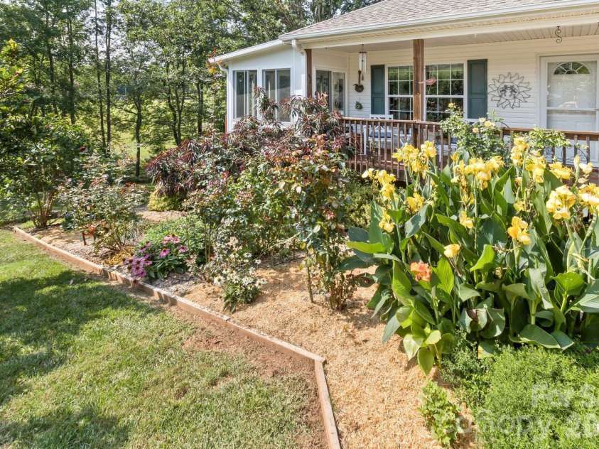 11 Dusty Lane, Leicester, NC 28748.  MLS# CAR4412609, YatesRealty ID 42377. 