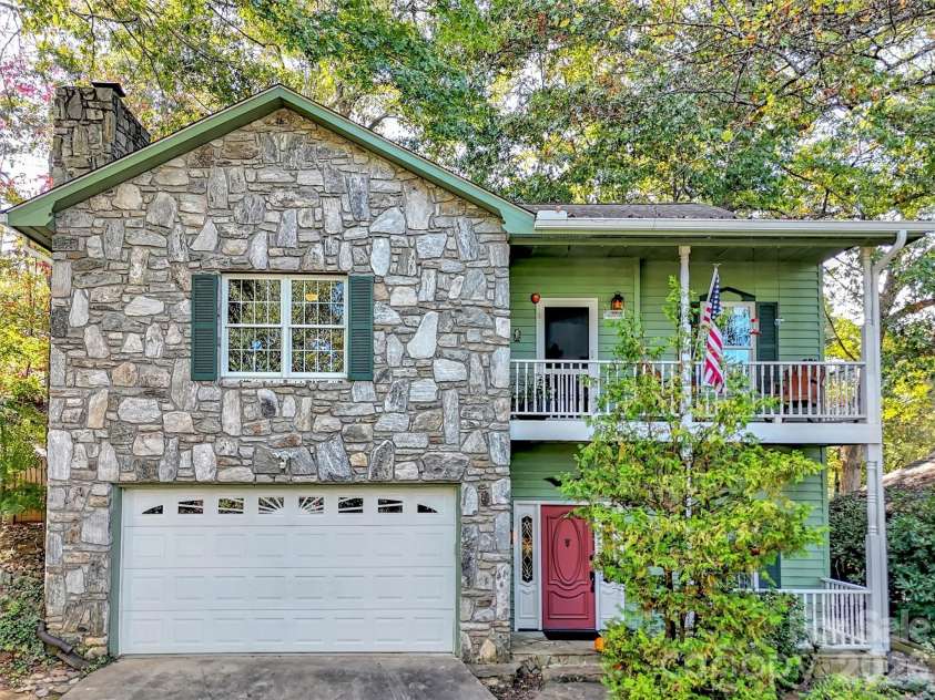 132 Aldersgate Road, Waynesville, NC 28786.  MLS# CAR4410422, YatesRealty ID 42379. 