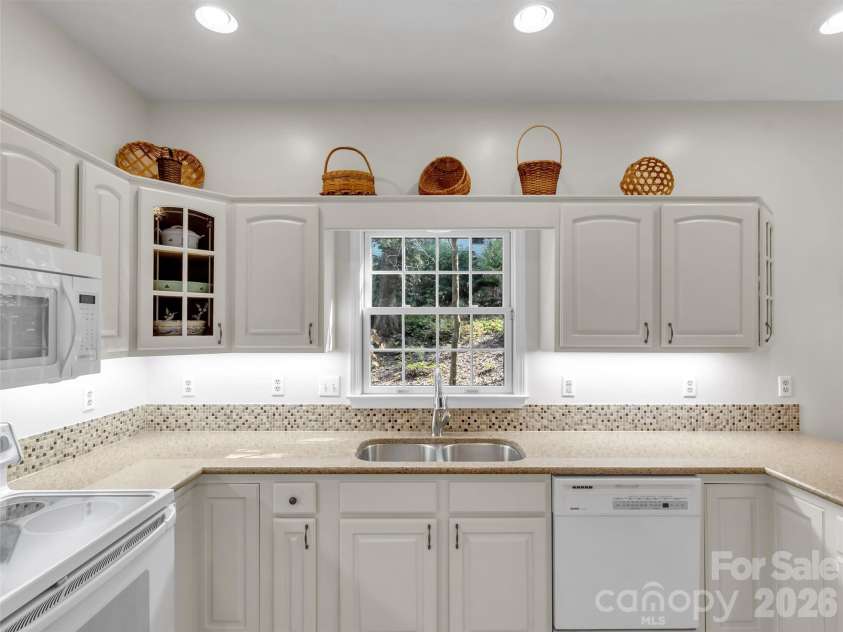 132 Aldersgate Road, Waynesville, NC 28786.  MLS# CAR4410422, YatesRealty ID 42379. 
