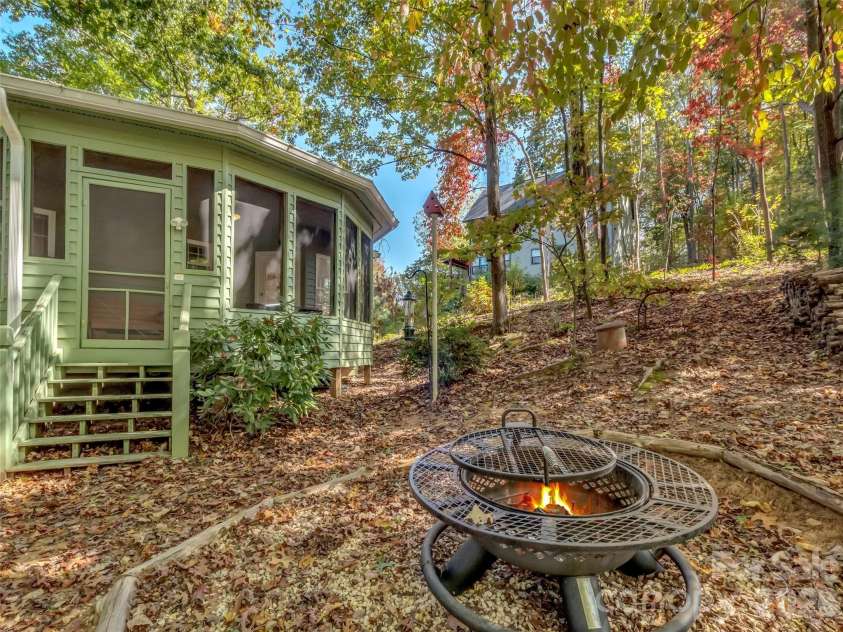 132 Aldersgate Road, Waynesville, NC 28786.  MLS# CAR4410422, YatesRealty ID 42379. 
