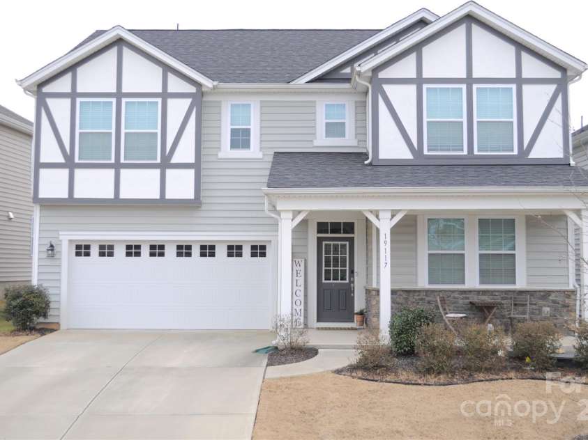19117 Hawk Haven Lane, Charlotte, NC 28278.  MLS# CAR4215357, YatesRealty ID 4238. 