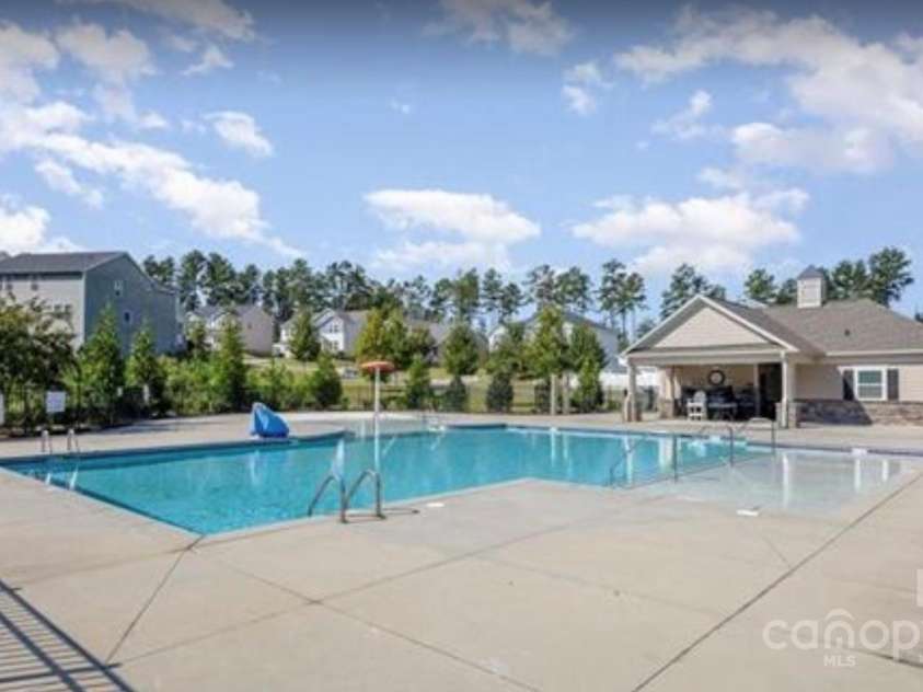19117 Hawk Haven Lane, Charlotte, NC 28278.  MLS# CAR4215357, YatesRealty ID 4238. Community Pool