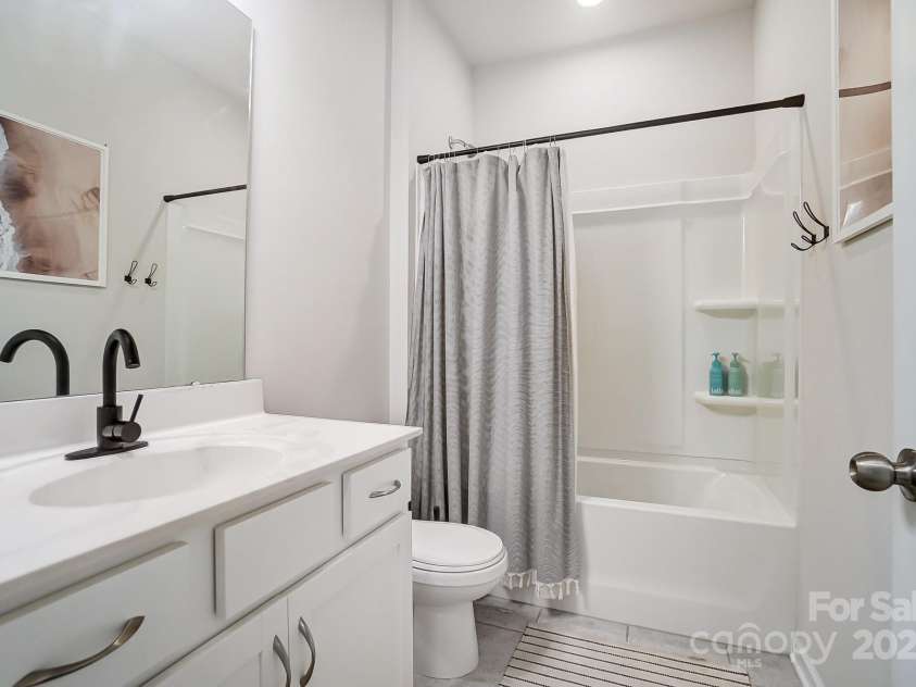 19117 Hawk Haven Lane, Charlotte, NC 28278.  MLS# CAR4215357, YatesRealty ID 4238. Downstairs full bathroom