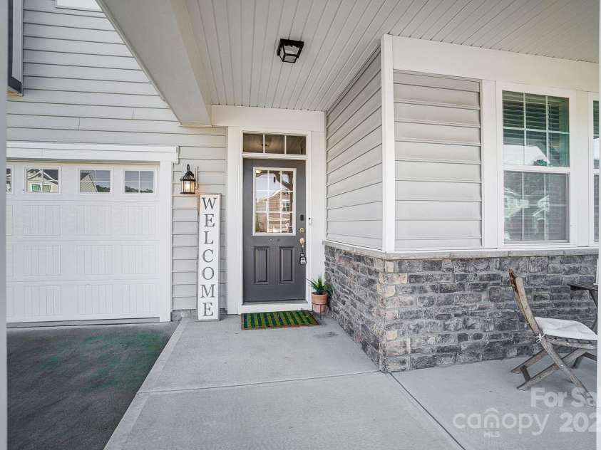 19117 Hawk Haven Lane, Charlotte, NC 28278.  MLS# CAR4215357, YatesRealty ID 4238. Front door view