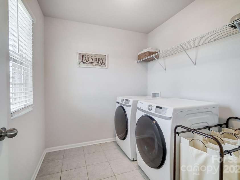 19117 Hawk Haven Lane, Charlotte, NC 28278.  MLS# CAR4215357, YatesRealty ID 4238. Laundry room