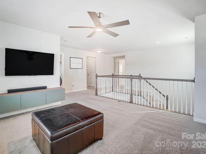 19117 Hawk Haven Lane, Charlotte, NC 28278.  MLS# CAR4215357, YatesRealty ID 4238. Loft/TV/flex area