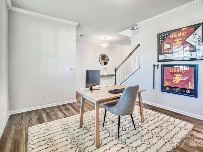 19117 Hawk Haven Lane, Charlotte, NC 28278.  MLS# CAR4215357, YatesRealty ID 4238. Office entryway view