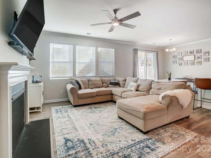 19117 Hawk Haven Lane, Charlotte, NC 28278.  MLS# CAR4215357, YatesRealty ID 4238. Open concept living room