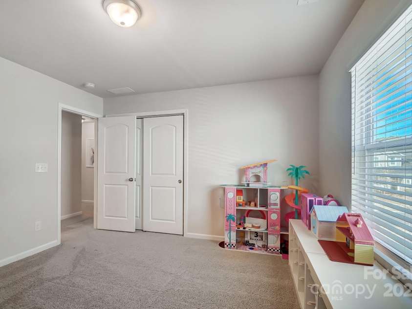 19117 Hawk Haven Lane, Charlotte, NC 28278.  MLS# CAR4215357, YatesRealty ID 4238. Upstairs bedroom 3