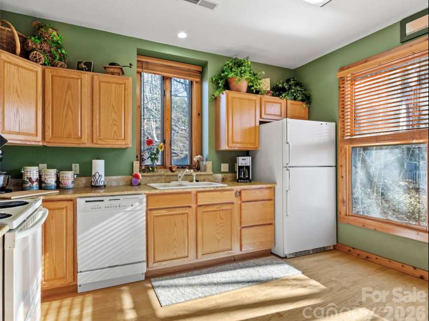 80 Stoney Falls Loop, Burnsville, NC 28714.  MLS# CAR4335875, YatesRealty ID 4238. 