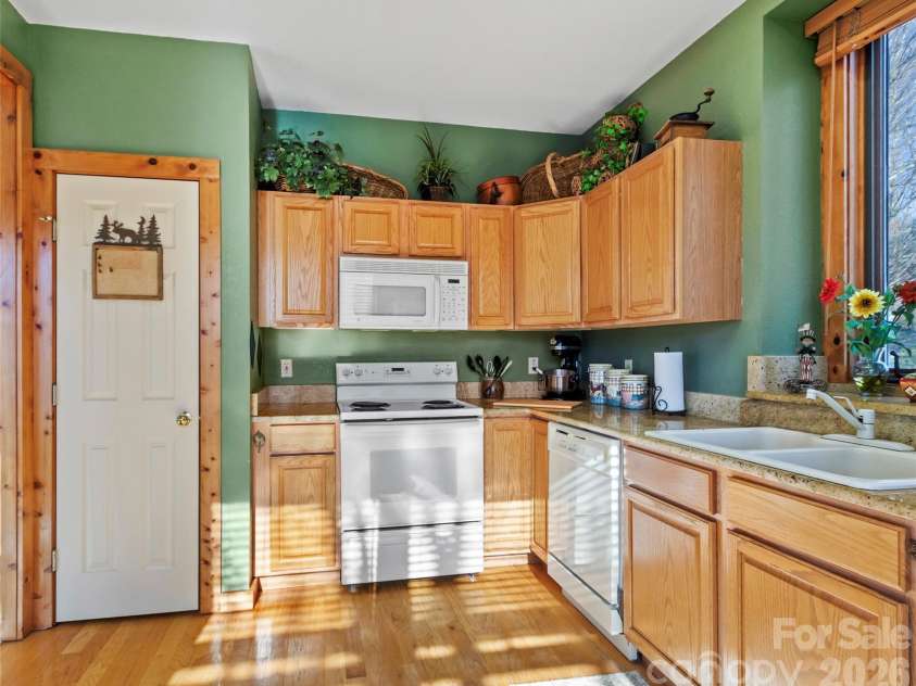 80 Stoney Falls Loop, Burnsville, NC 28714.  MLS# CAR4335875, YatesRealty ID 4238. 