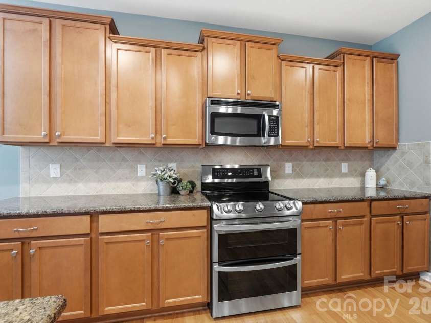 3715 Franklin Meadows Drive, Matthews, NC 28105.  MLS# CAR4400468, YatesRealty ID 42380. 