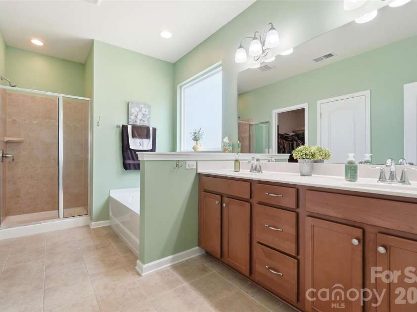 3715 Franklin Meadows Drive, Matthews, NC 28105.  MLS# CAR4400468, YatesRealty ID 42380. 