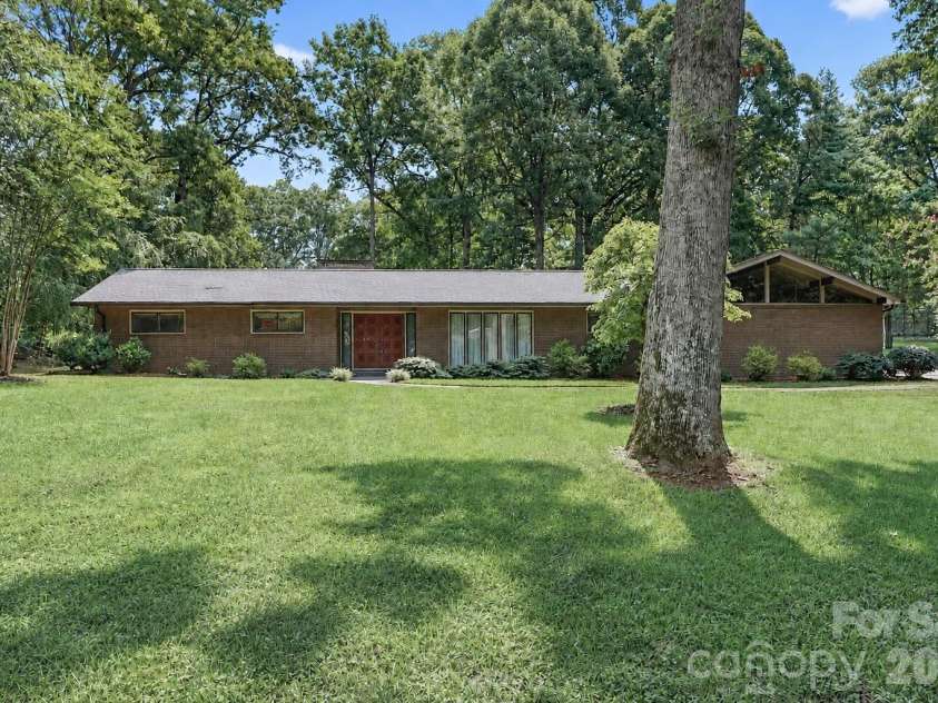 107 Augusta Drive, Statesville, NC 28625.  MLS# CAR4403997, YatesRealty ID 42381. 