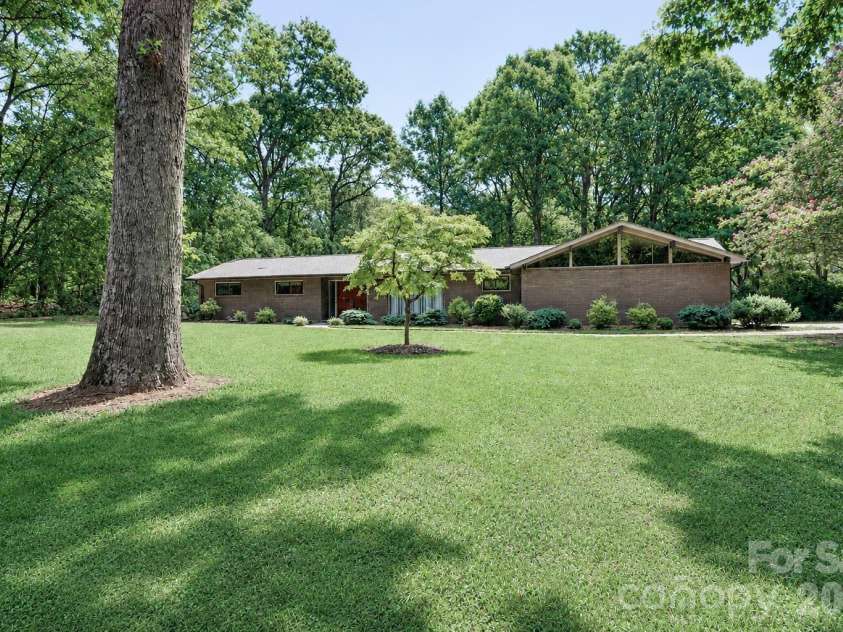107 Augusta Drive, Statesville, NC 28625.  MLS# CAR4403997, YatesRealty ID 42381. 
