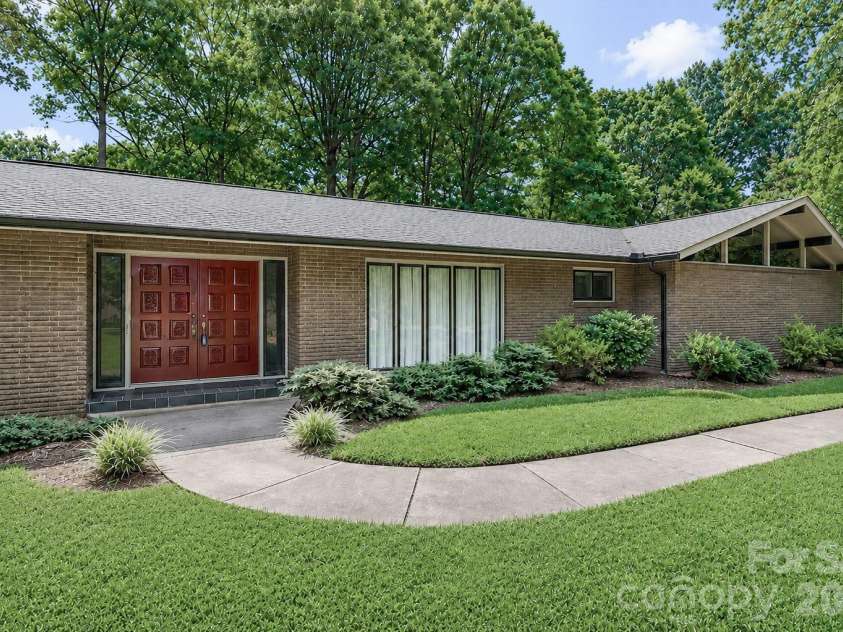 107 Augusta Drive, Statesville, NC 28625.  MLS# CAR4403997, YatesRealty ID 42381. 