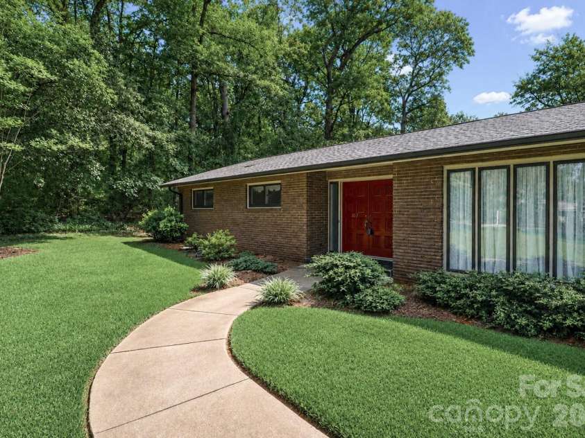 107 Augusta Drive, Statesville, NC 28625.  MLS# CAR4403997, YatesRealty ID 42381. 
