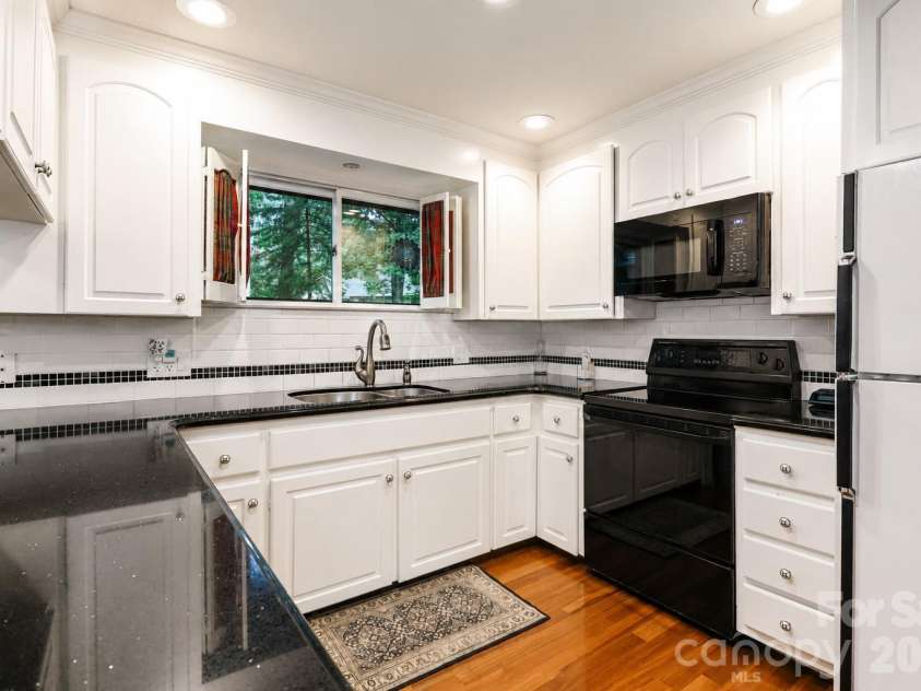 107 Augusta Drive, Statesville, NC 28625.  MLS# CAR4403997, YatesRealty ID 42381. 