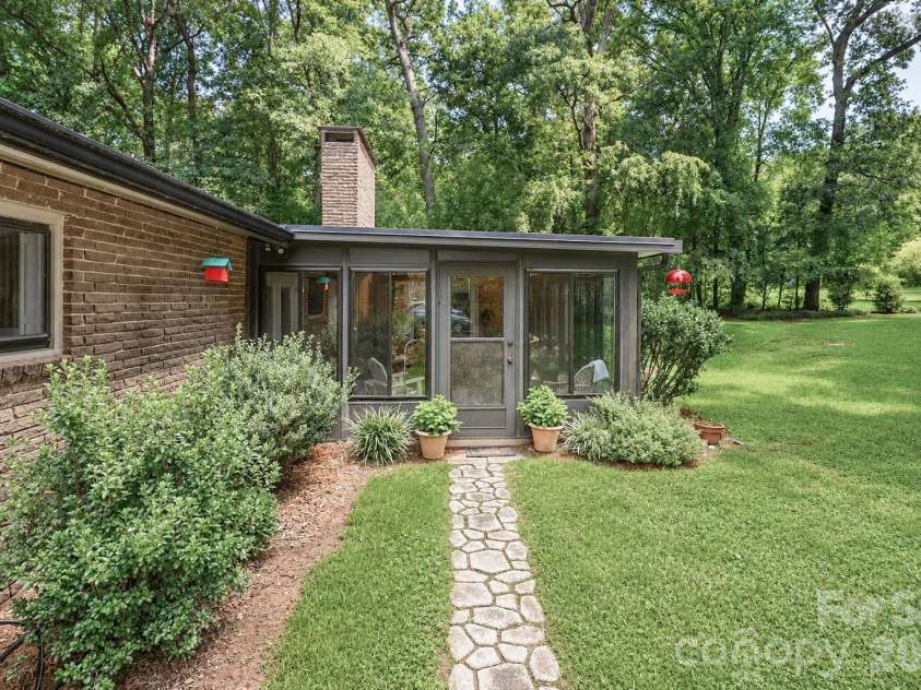 107 Augusta Drive, Statesville, NC 28625.  MLS# CAR4403997, YatesRealty ID 42381. 