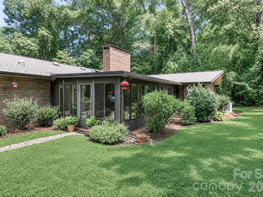 107 Augusta Drive, Statesville, NC 28625.  MLS# CAR4403997, YatesRealty ID 42381. 