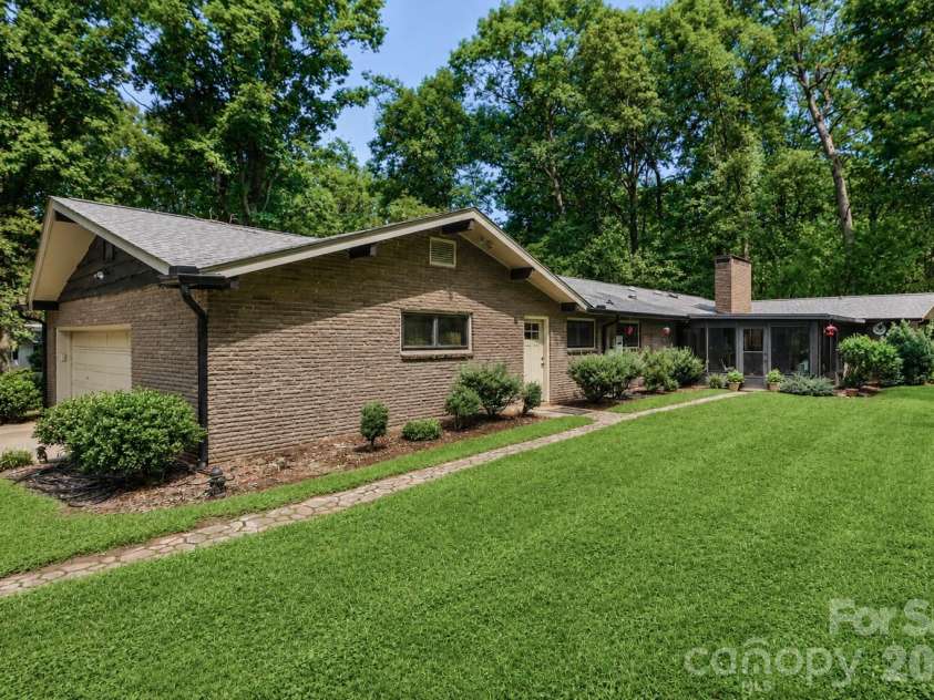 107 Augusta Drive, Statesville, NC 28625.  MLS# CAR4403997, YatesRealty ID 42381. 