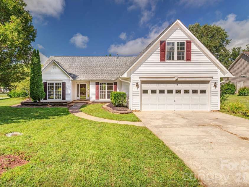 264 Cottage Ridge Road, Fletcher, NC 28732.  MLS# CAR4406301, YatesRealty ID 42386. 