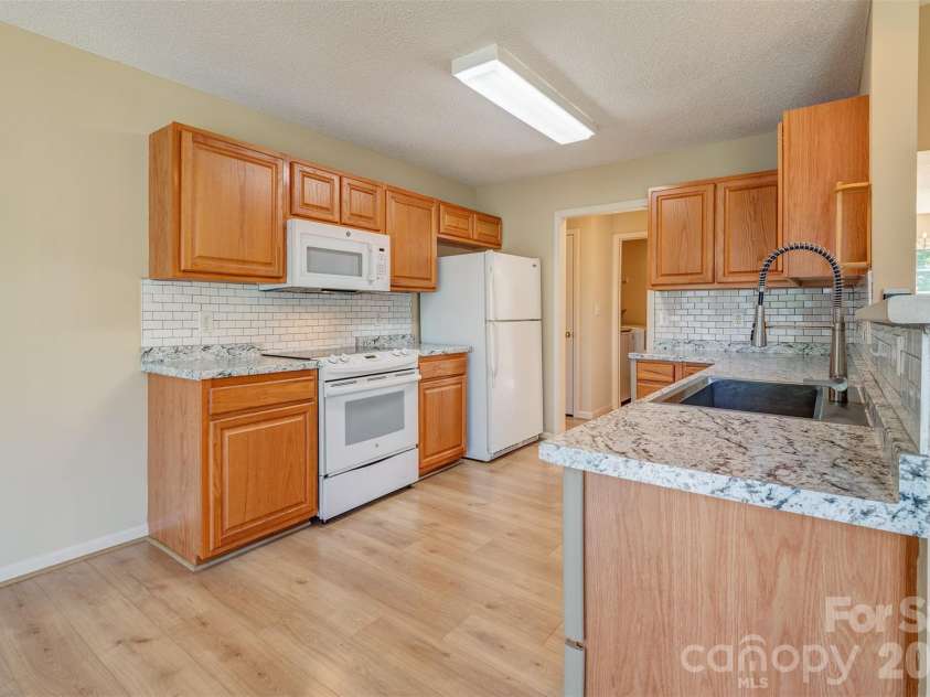 264 Cottage Ridge Road, Fletcher, NC 28732.  MLS# CAR4406301, YatesRealty ID 42386. 