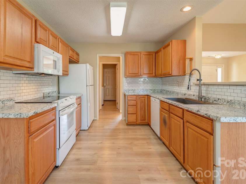 264 Cottage Ridge Road, Fletcher, NC 28732.  MLS# CAR4406301, YatesRealty ID 42386. 