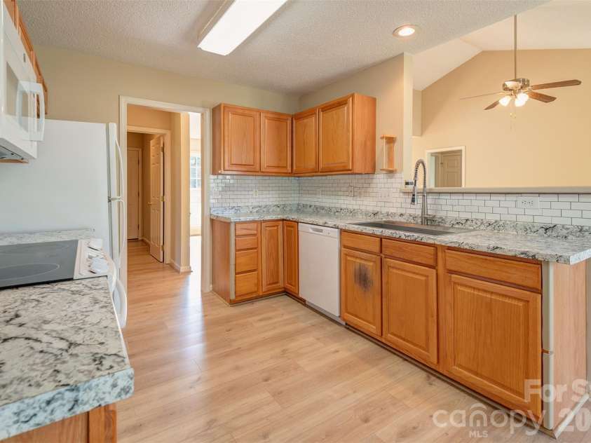 264 Cottage Ridge Road, Fletcher, NC 28732.  MLS# CAR4406301, YatesRealty ID 42386. 