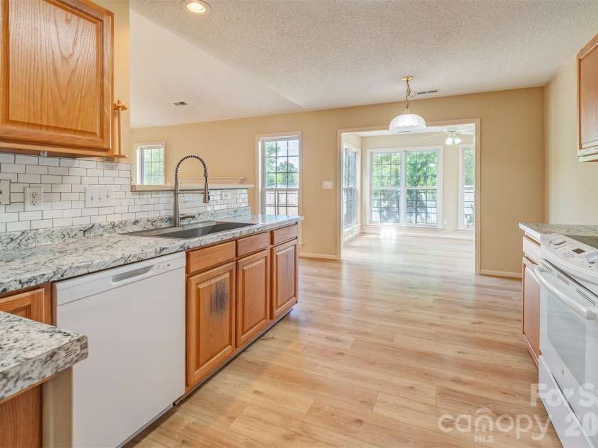 264 Cottage Ridge Road, Fletcher, NC 28732.  MLS# CAR4406301, YatesRealty ID 42386. 
