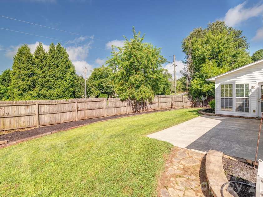 264 Cottage Ridge Road, Fletcher, NC 28732.  MLS# CAR4406301, YatesRealty ID 42386. 