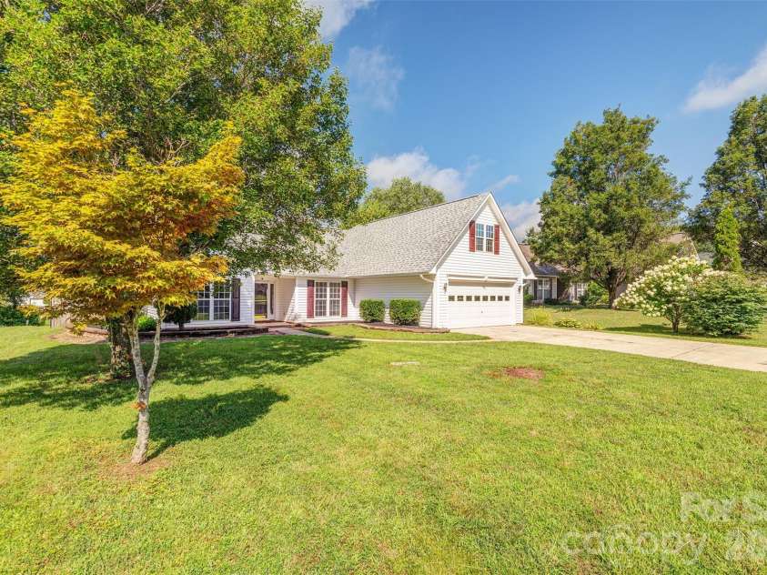 264 Cottage Ridge Road, Fletcher, NC 28732.  MLS# CAR4406301, YatesRealty ID 42386. 