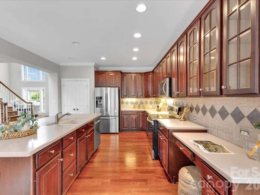 12616 Bannock Drive, Charlotte, NC 28277.  MLS# CAR4402383, YatesRealty ID 42387. Beautiful wide spaced Kitchen