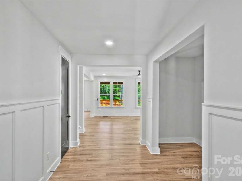 3159 Timber Run Lane, Maiden, NC 28650.  MLS# CAR4405270, YatesRealty ID 42388. Entryway