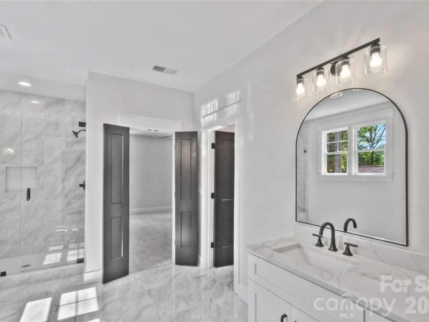 3159 Timber Run Lane, Maiden, NC 28650.  MLS# CAR4405270, YatesRealty ID 42388. Mnbath