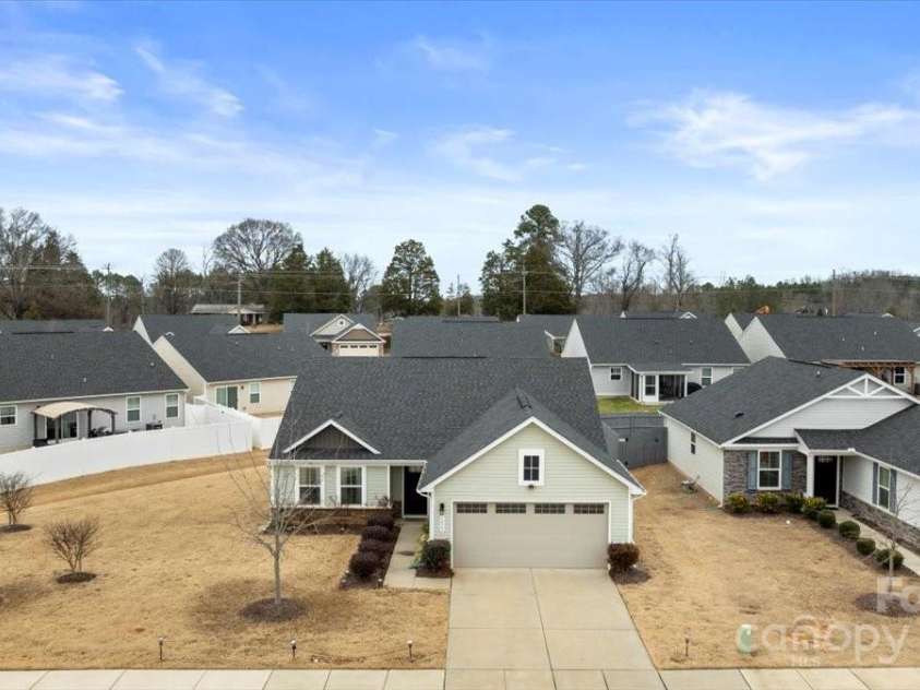 5025 Macvittie Lane, Charlotte, NC 28214.  MLS# CAR4218765, YatesRealty ID 4239. 